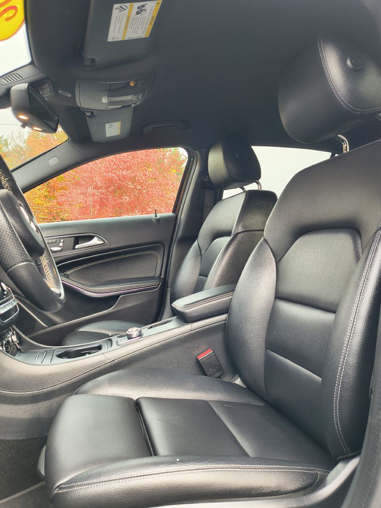 Photo 12 of this MERCEDES-BENZ GLA