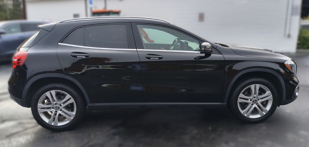 Photo 4 of this MERCEDES-BENZ GLA