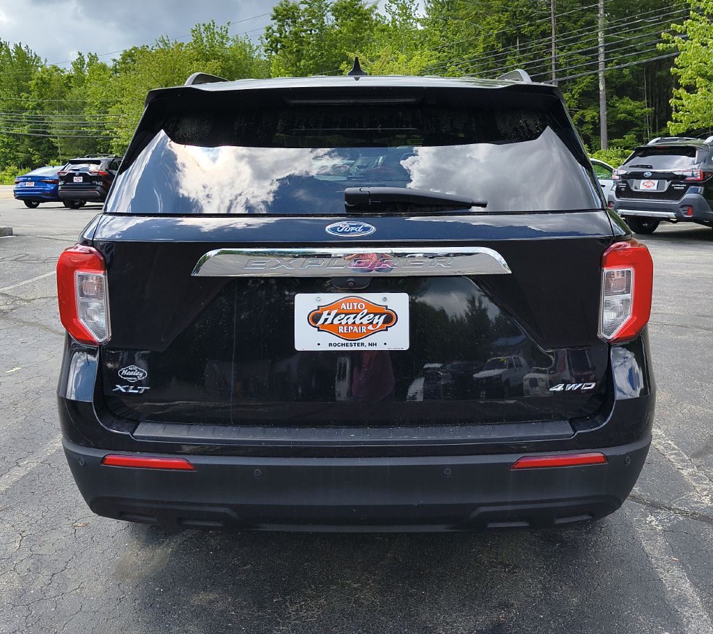 Photo 4 of this FORD EXPLORER