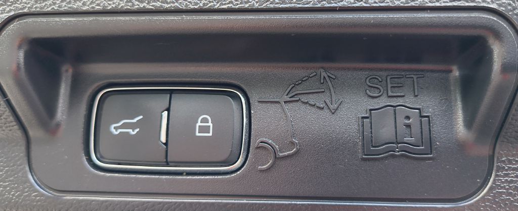 Photo 14 of this FORD EXPLORER