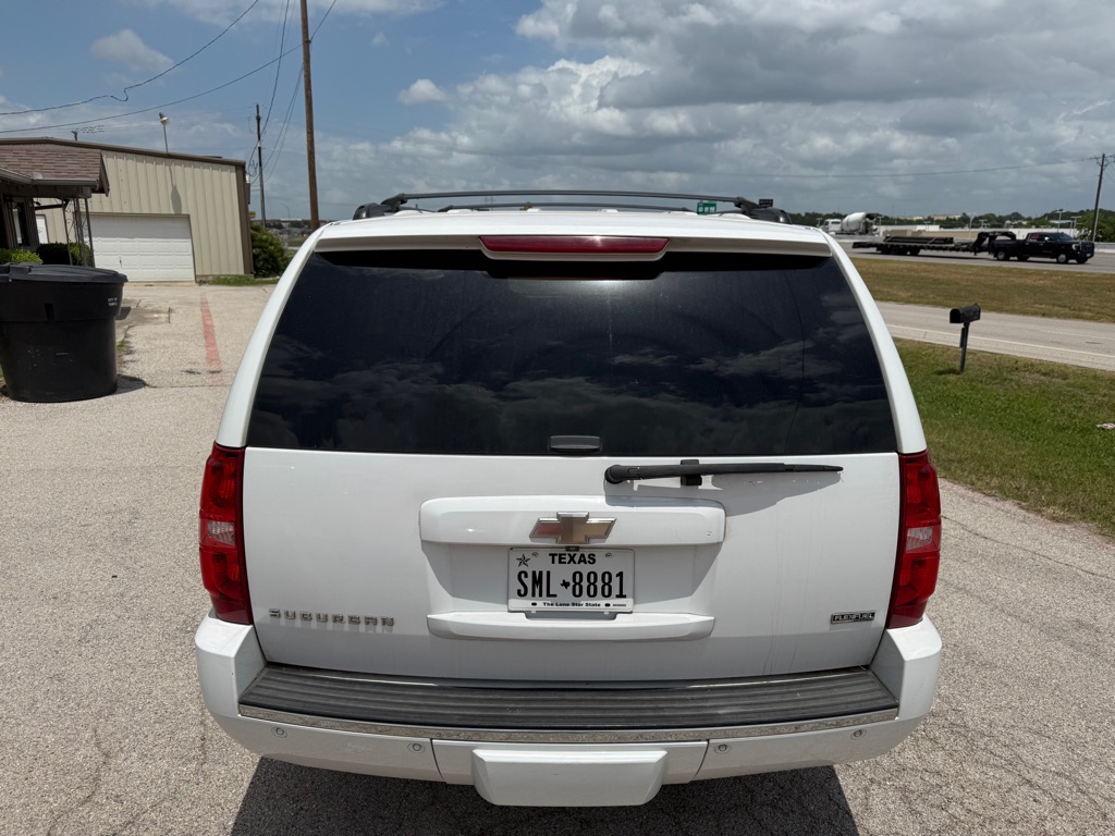 2011 Chevrolet Suburban LTZ - Photo 6