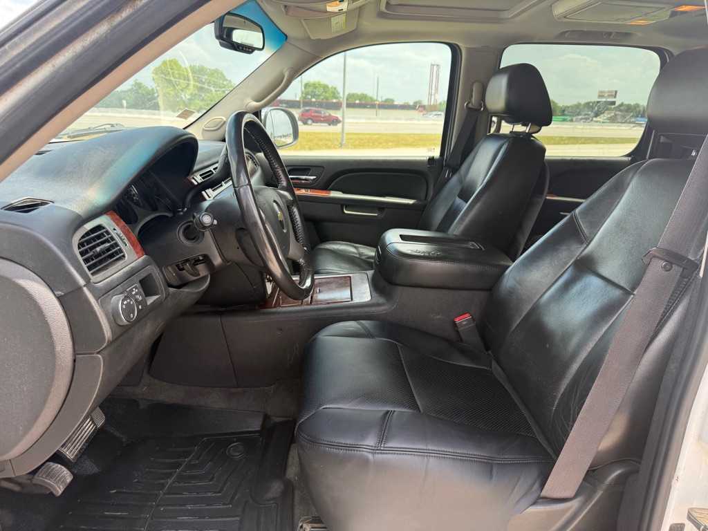 2011 Chevrolet Suburban LTZ - Photo 11