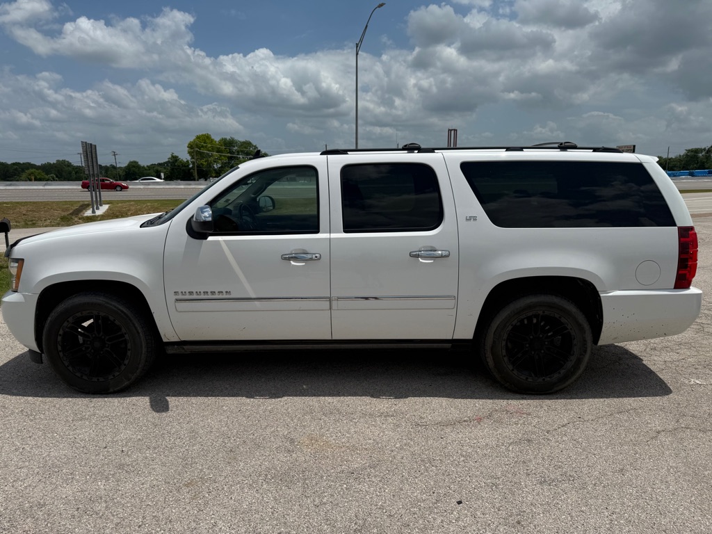 2011 Chevrolet Suburban LTZ - Photo 9