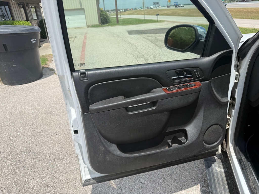 2011 Chevrolet Suburban LTZ - Photo 10