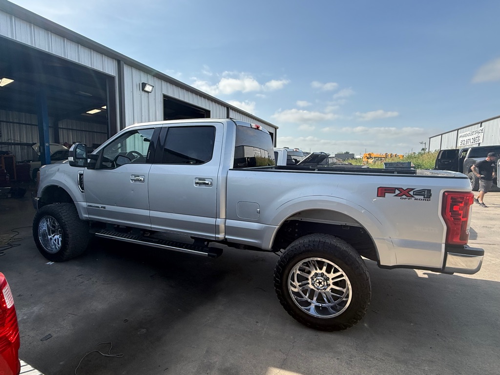 Photo 4 of this FORD F-250 SUPER DUT