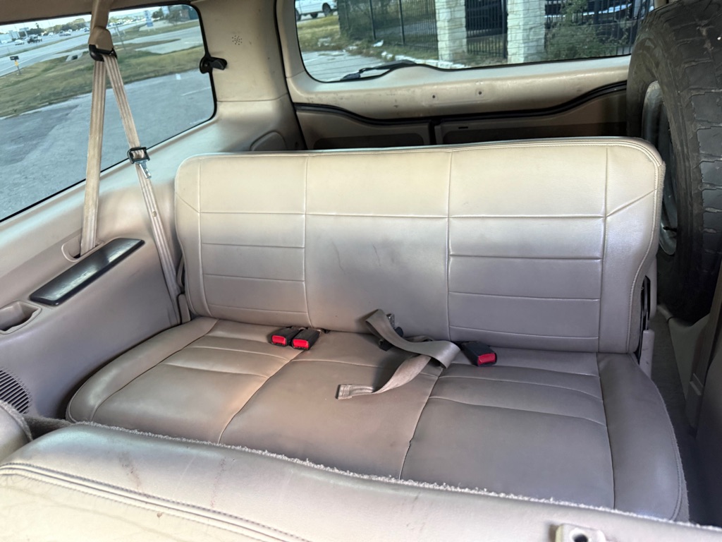 Photo 15 of this FORD EXCURSION