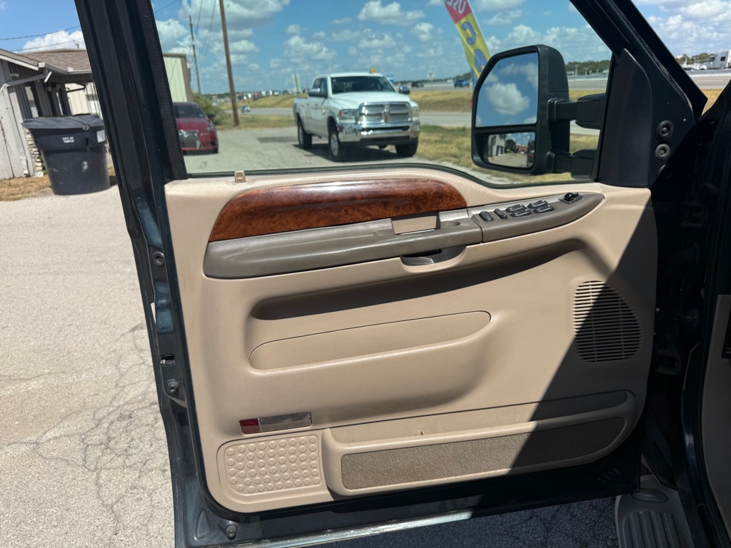 Photo 9 of this FORD EXCURSION