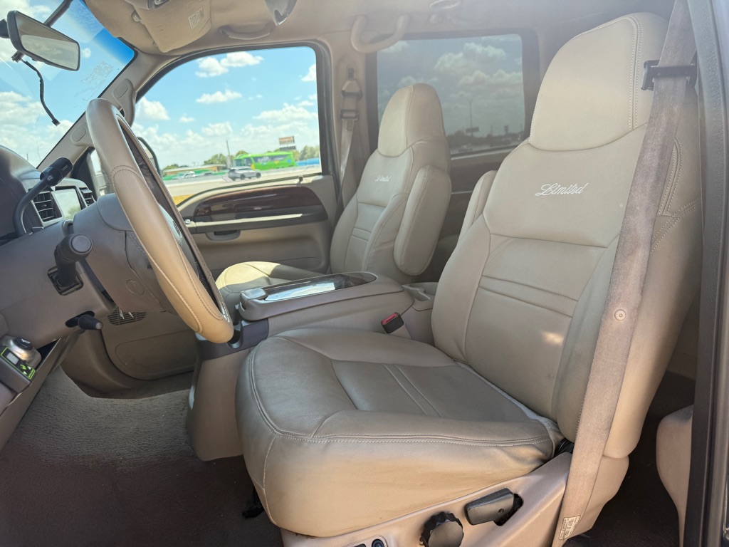 Photo 10 of this FORD EXCURSION