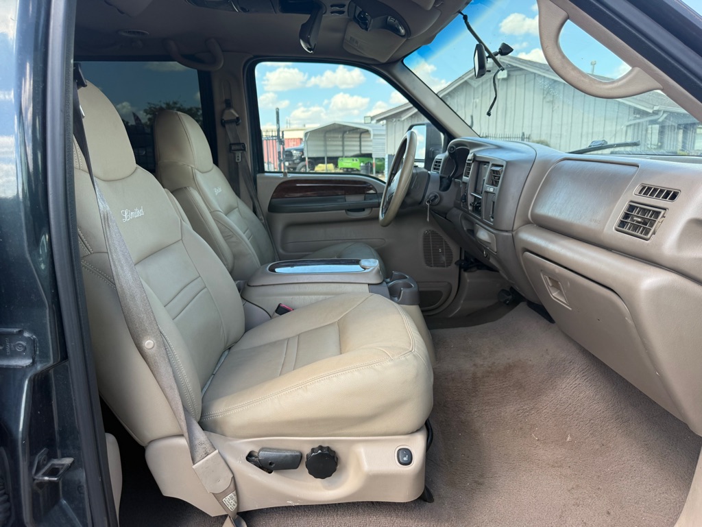Photo 12 of this FORD EXCURSION