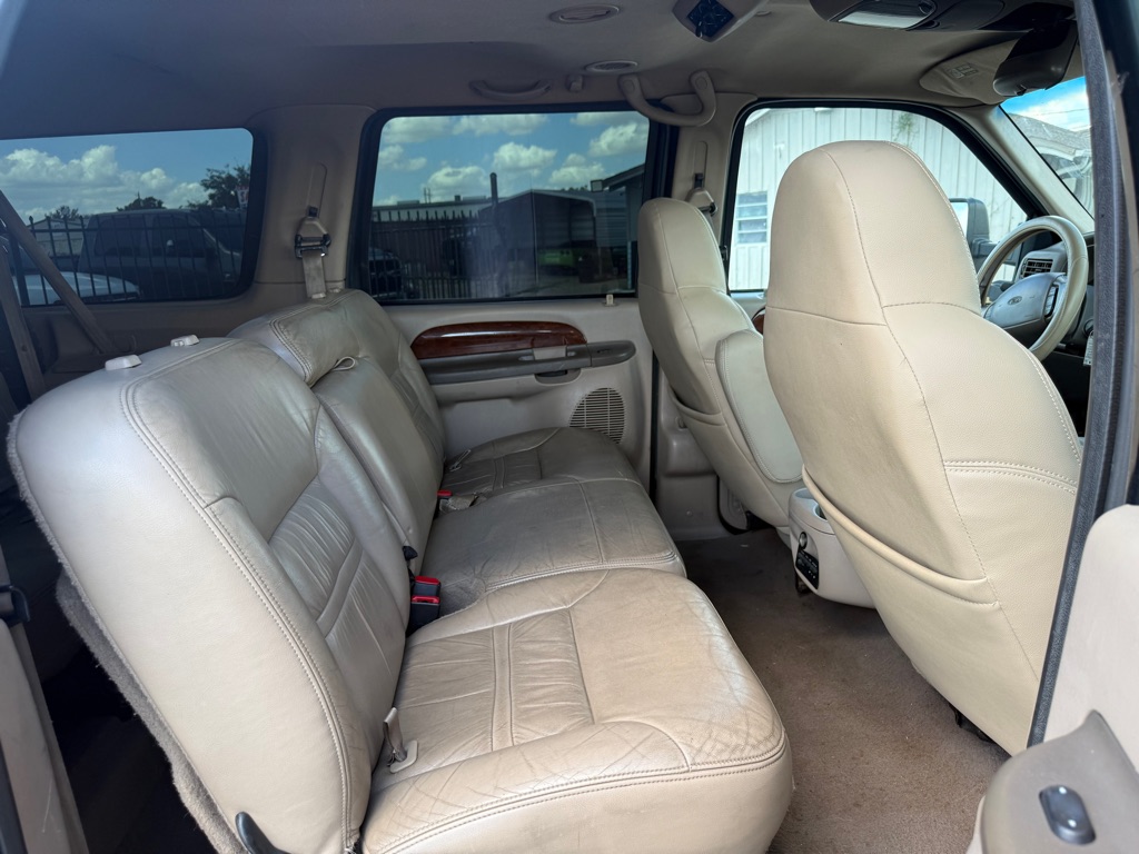 Photo 13 of this FORD EXCURSION