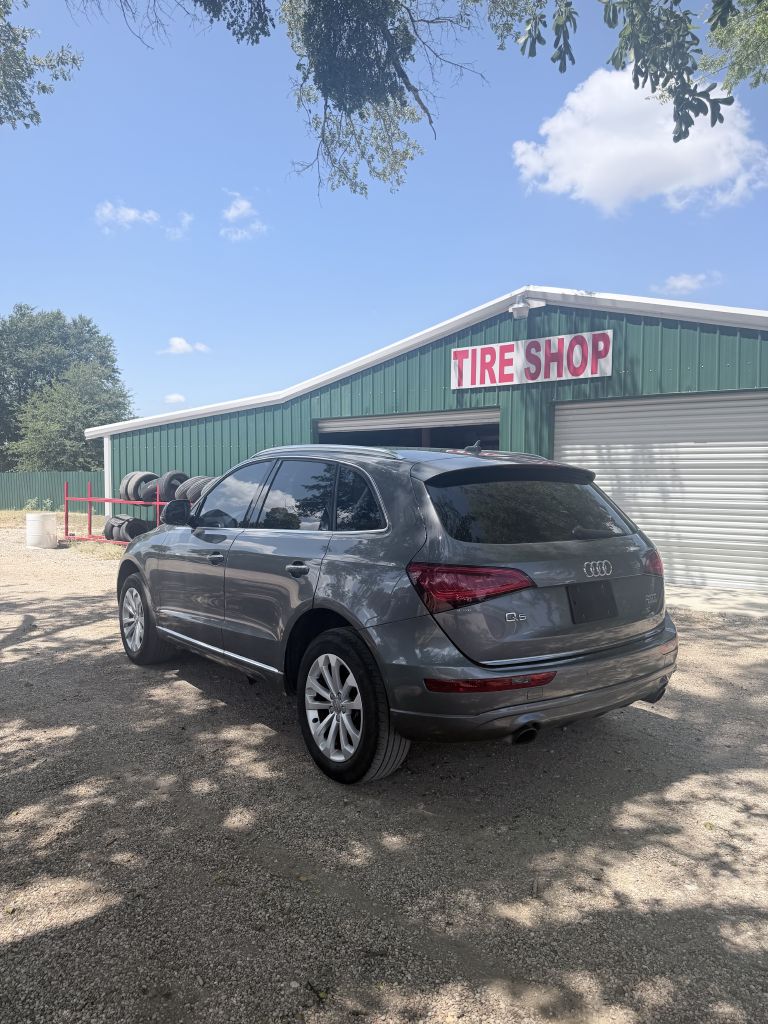 Photo 2 of this AUDI Q5