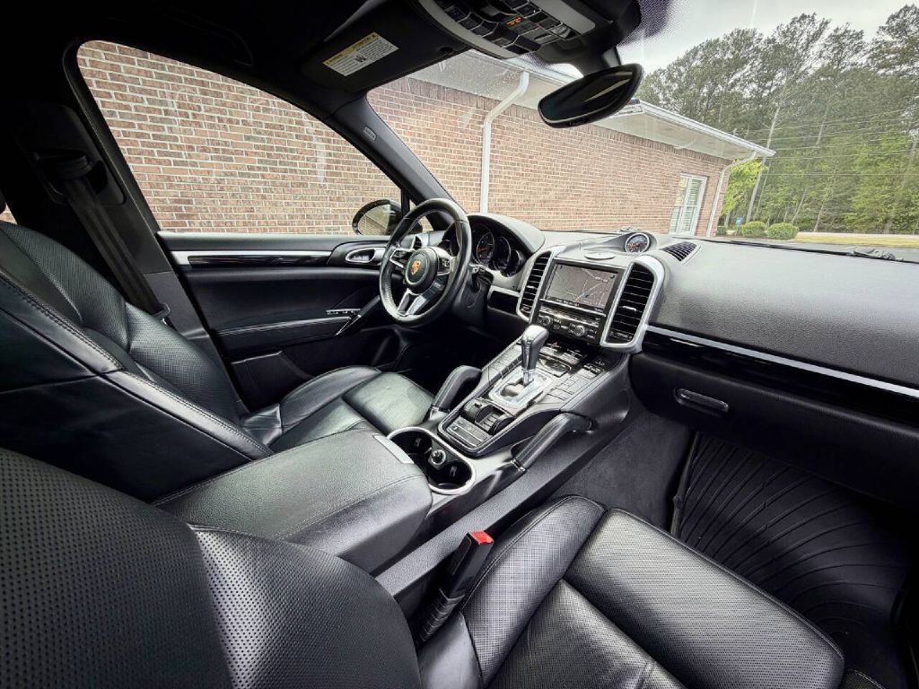 Photo 19 of this PORSCHE CAYENNE