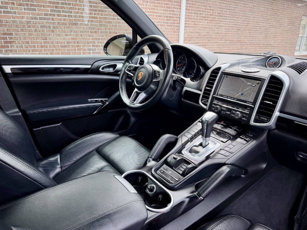 Photo 20 of this PORSCHE CAYENNE