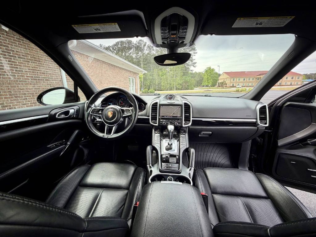Photo 22 of this PORSCHE CAYENNE