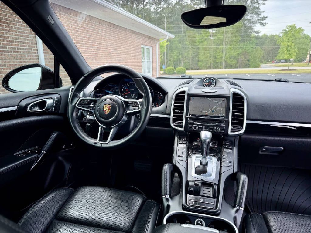 Photo 23 of this PORSCHE CAYENNE