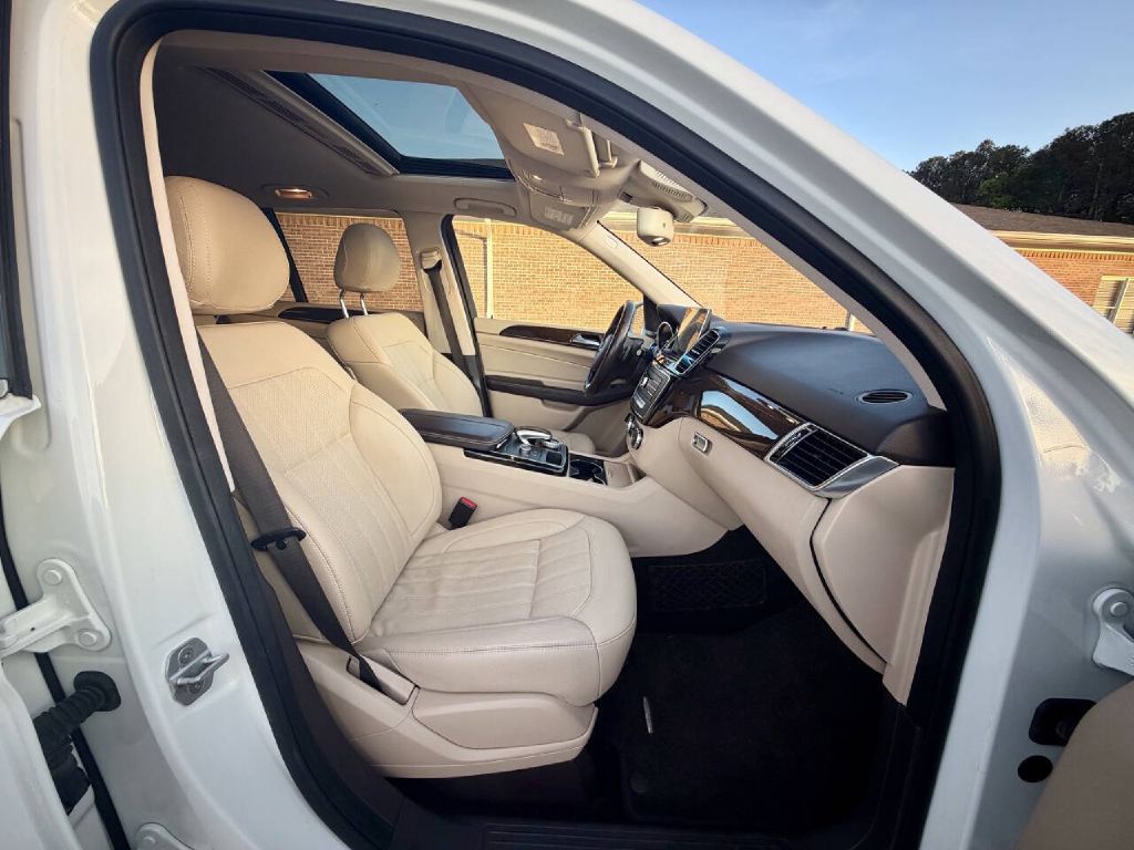 Photo 19 of this MERCEDES-BENZ GLE