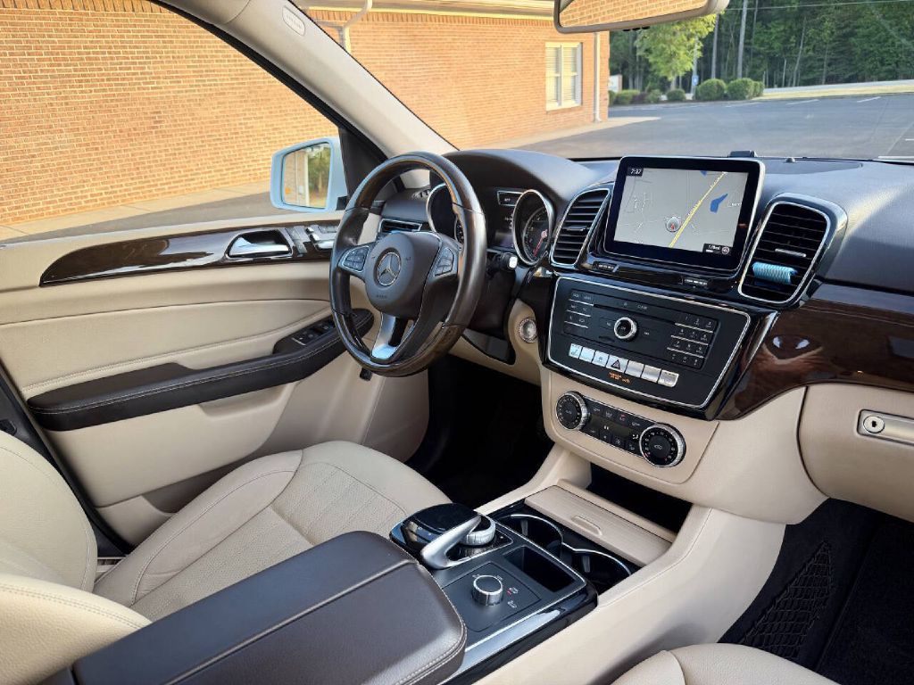 Photo 22 of this MERCEDES-BENZ GLE