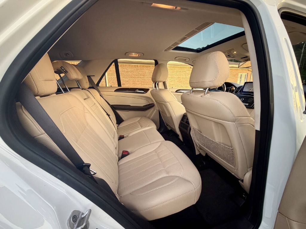 Photo 23 of this MERCEDES-BENZ GLE