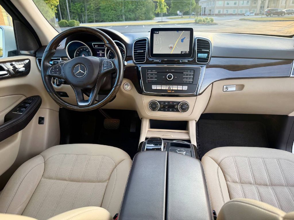 Photo 25 of this MERCEDES-BENZ GLE