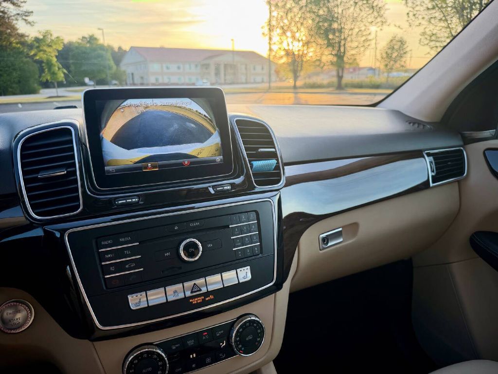 Photo 27 of this MERCEDES-BENZ GLE