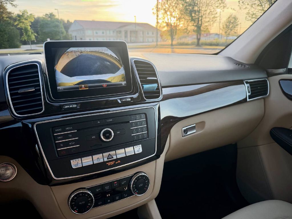 Photo 28 of this MERCEDES-BENZ GLE