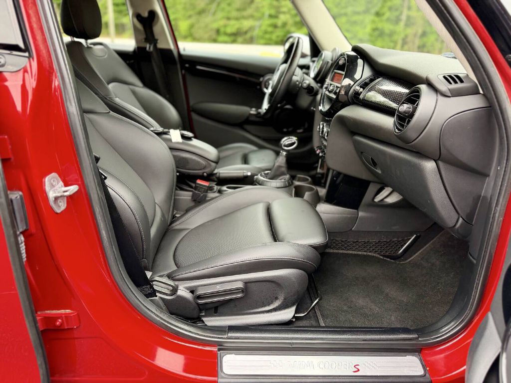 Photo 19 of this MINI COOPER