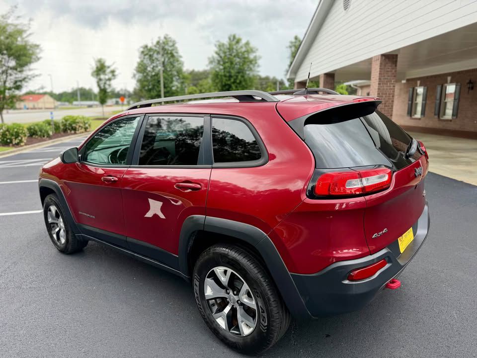 Photo 5 of this JEEP CHEROKEE
