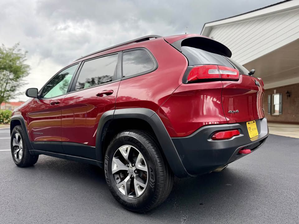 Photo 6 of this JEEP CHEROKEE