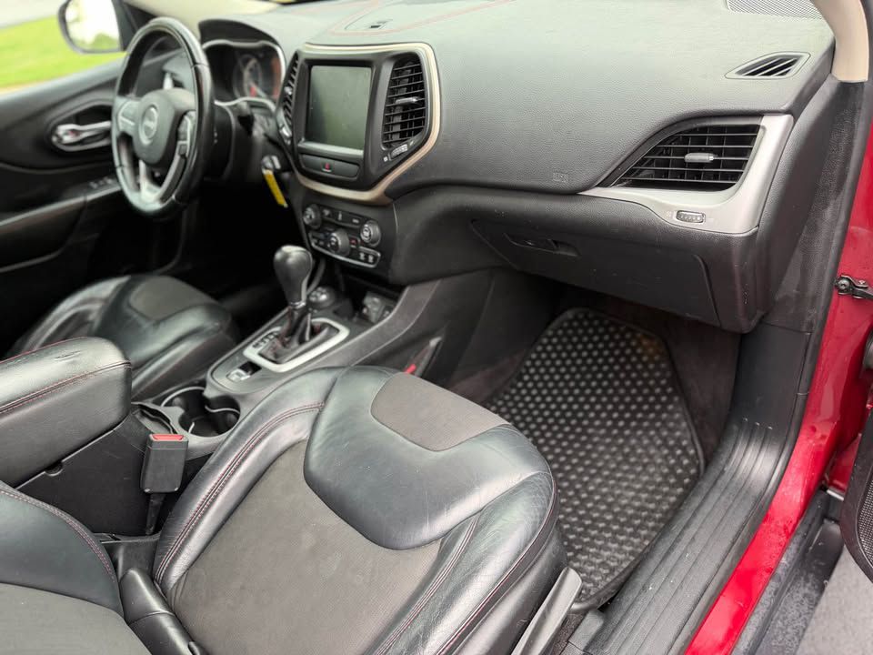 Photo 16 of this JEEP CHEROKEE