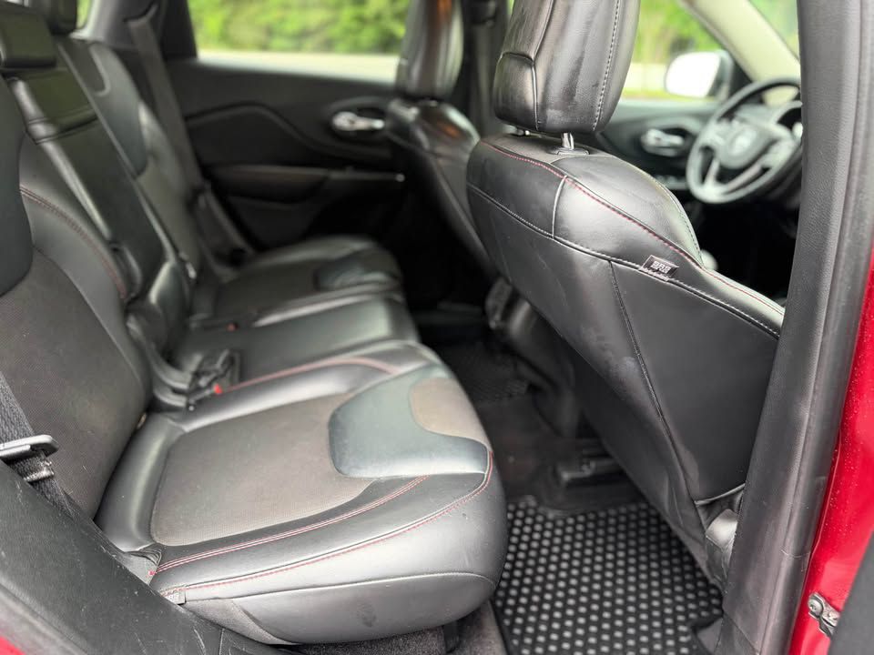 Photo 17 of this JEEP CHEROKEE