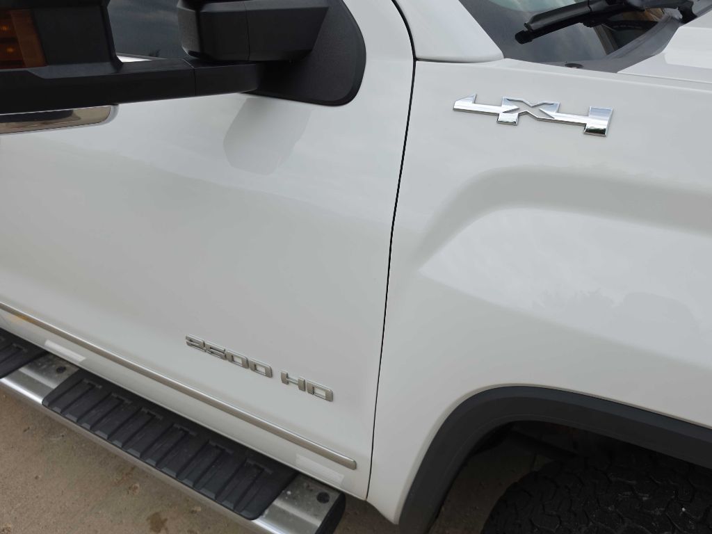 Photo 14 of this GMC SIERRA 2500HD