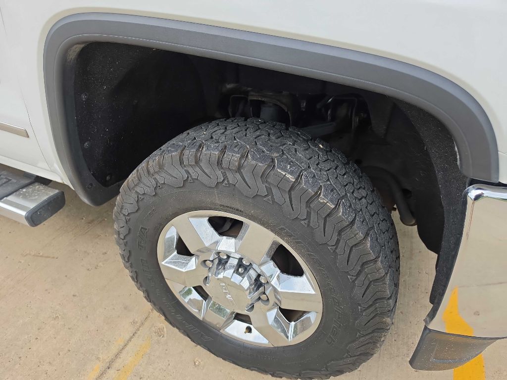 Photo 8 of this GMC SIERRA 2500HD