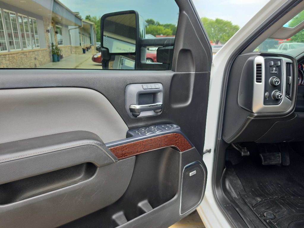 Photo 41 of this GMC SIERRA 2500HD