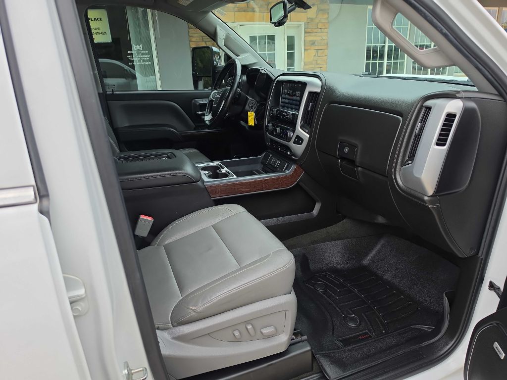 Photo 15 of this GMC SIERRA 2500HD
