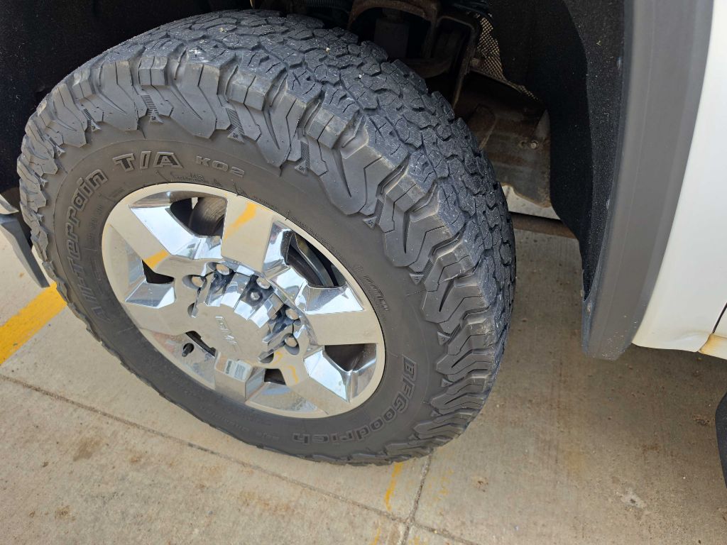 Photo 9 of this GMC SIERRA 2500HD