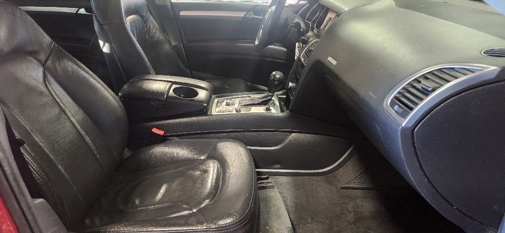 Photo 10 of this AUDI Q7