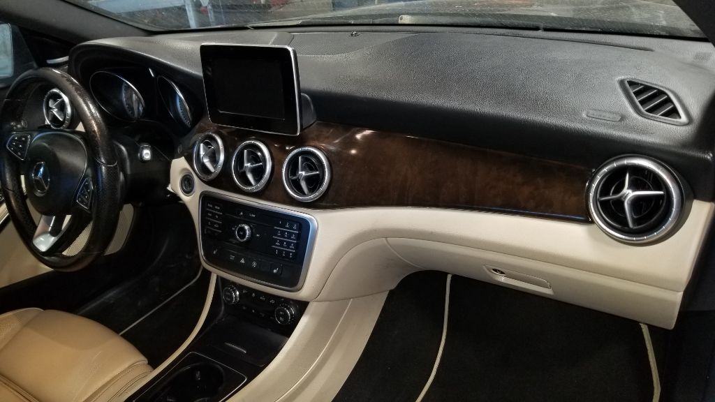 Photo 13 of this MERCEDES-BENZ CLA