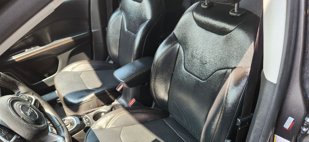 Photo 13 of this JEEP COMPASS