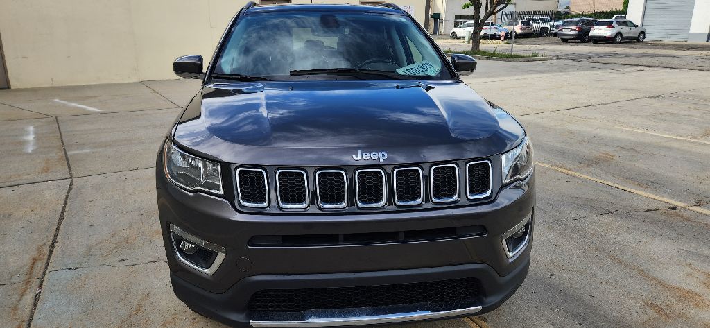 Photo 3 of this JEEP COMPASS