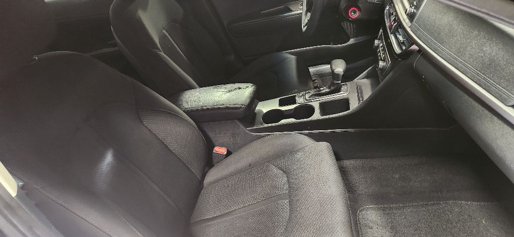 Photo 11 of this KIA OPTIMA