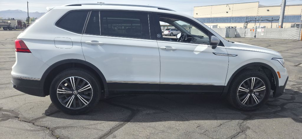 Photo 8 of this VOLKSWAGEN TIGUAN