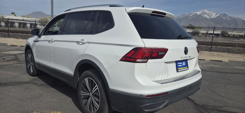 Photo 3 of this VOLKSWAGEN TIGUAN