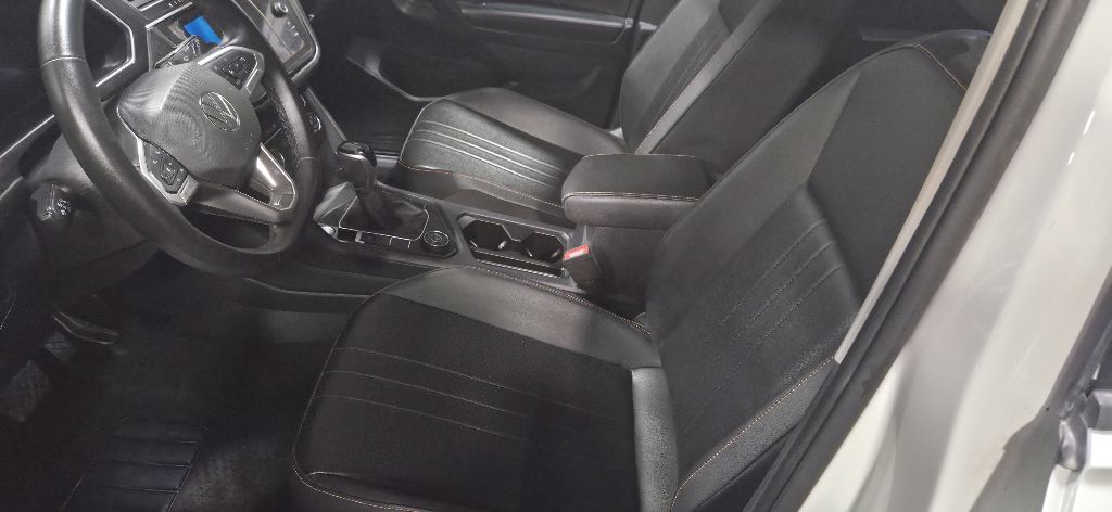 Photo 10 of this VOLKSWAGEN TIGUAN