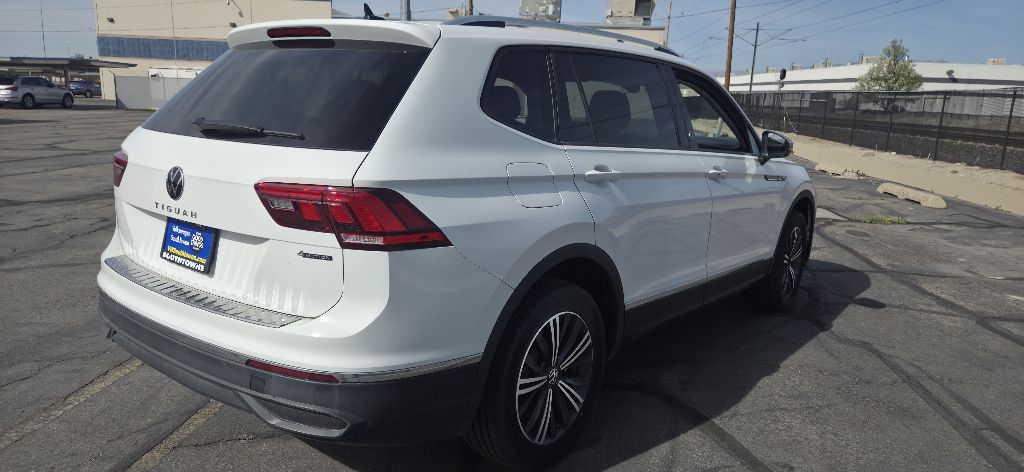 Photo 4 of this VOLKSWAGEN TIGUAN