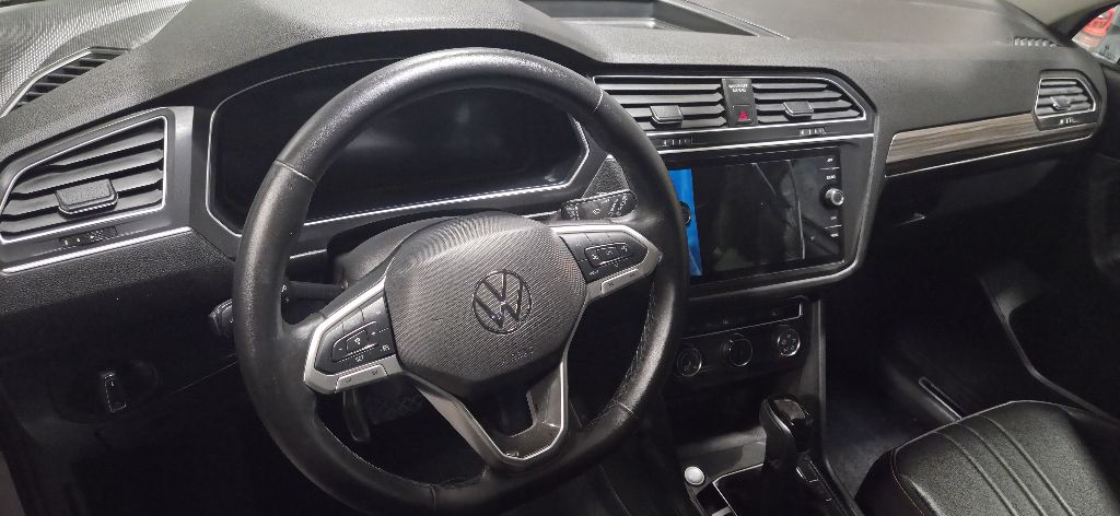 Photo 14 of this VOLKSWAGEN TIGUAN