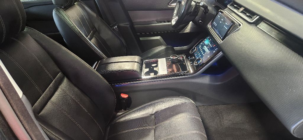 Photo 10 of this LAND ROVER RANGE ROVER VEL