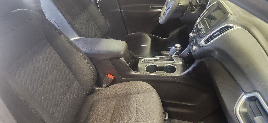 Photo 11 of this CHEVROLET EQUINOX