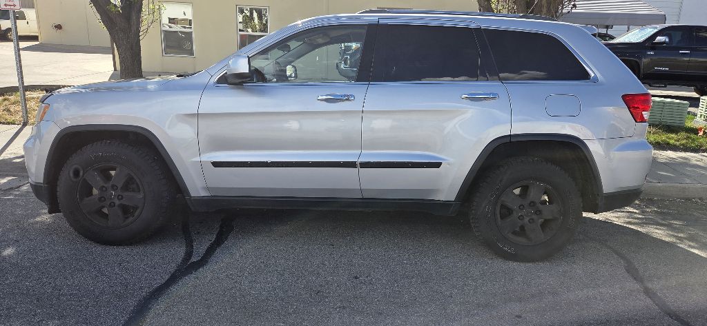 Photo 2 of this JEEP GRAND CHEROKEE