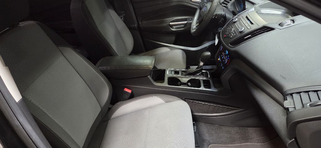 Photo 12 of this FORD ESCAPE