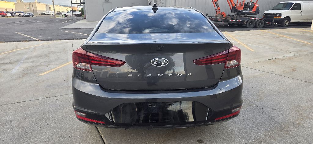 Photo 6 of this HYUNDAI ELANTRA